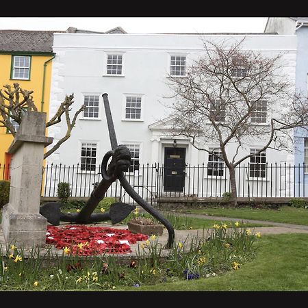 Monmouth House Apartments, Lyme Regis Old Town, Dog Friendly, Parking Exterior photo