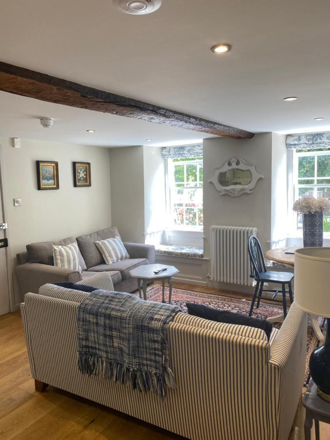 Monmouth House Apartments, Lyme Regis Old Town, Dog Friendly, Parking Exterior photo