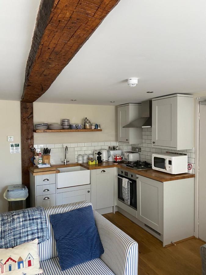 Monmouth House Apartments, Lyme Regis Old Town, Dog Friendly, Parking Exterior photo
