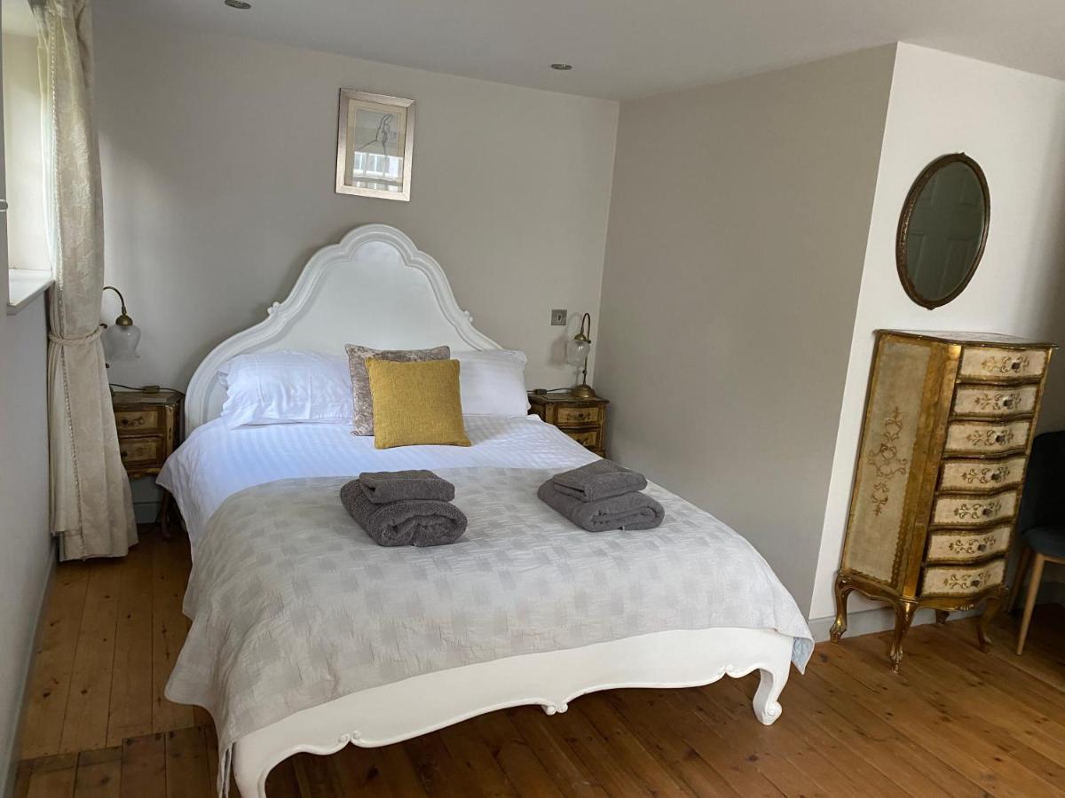 Monmouth House Apartments, Lyme Regis Old Town, Dog Friendly, Parking Exterior photo