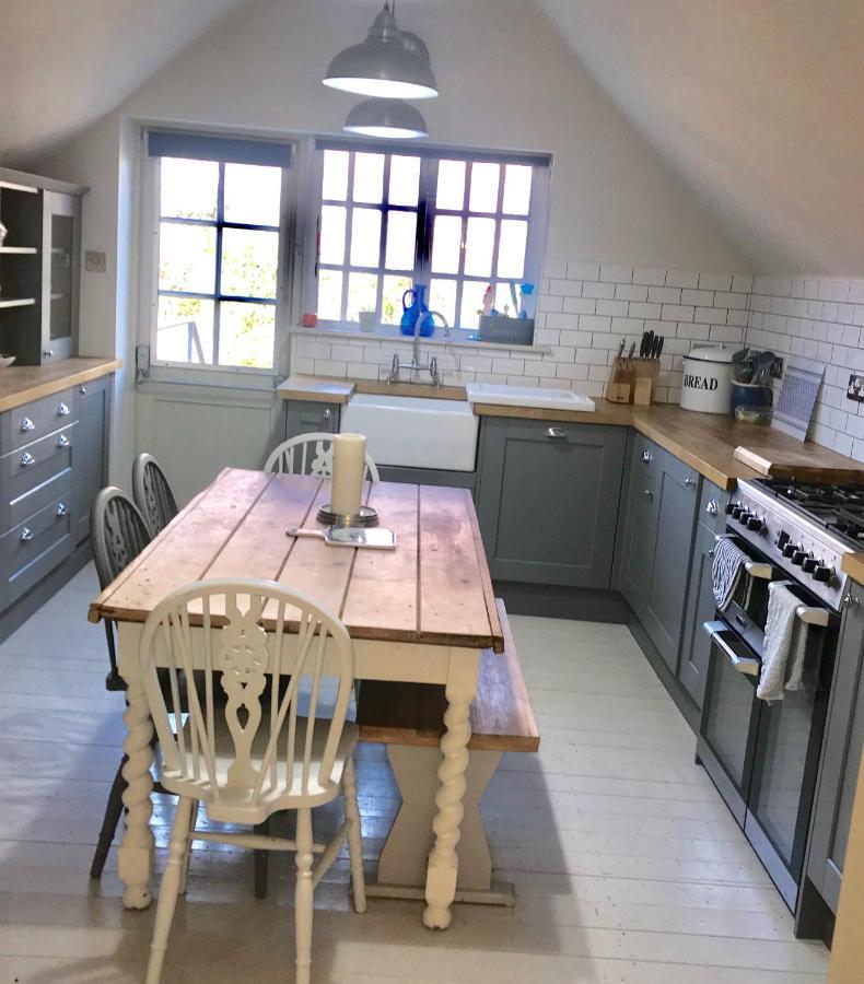 Monmouth House Apartments, Lyme Regis Old Town, Dog Friendly, Parking Exterior photo