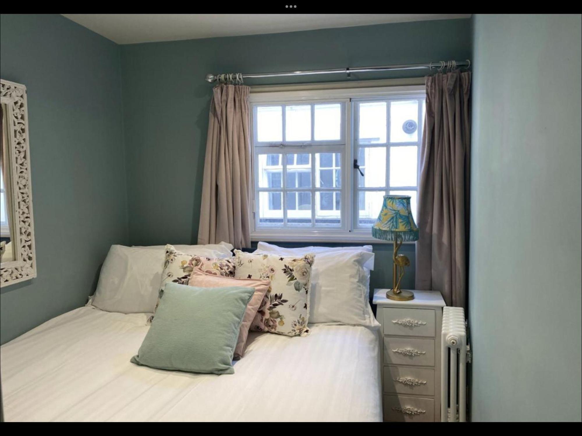 Monmouth House Apartments, Lyme Regis Old Town, Dog Friendly, Parking Exterior photo