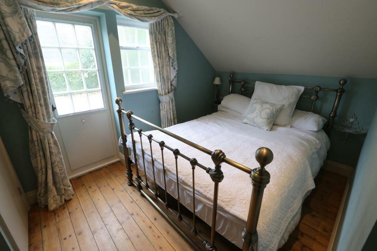 Monmouth House Apartments, Lyme Regis Old Town, Dog Friendly, Parking Exterior photo