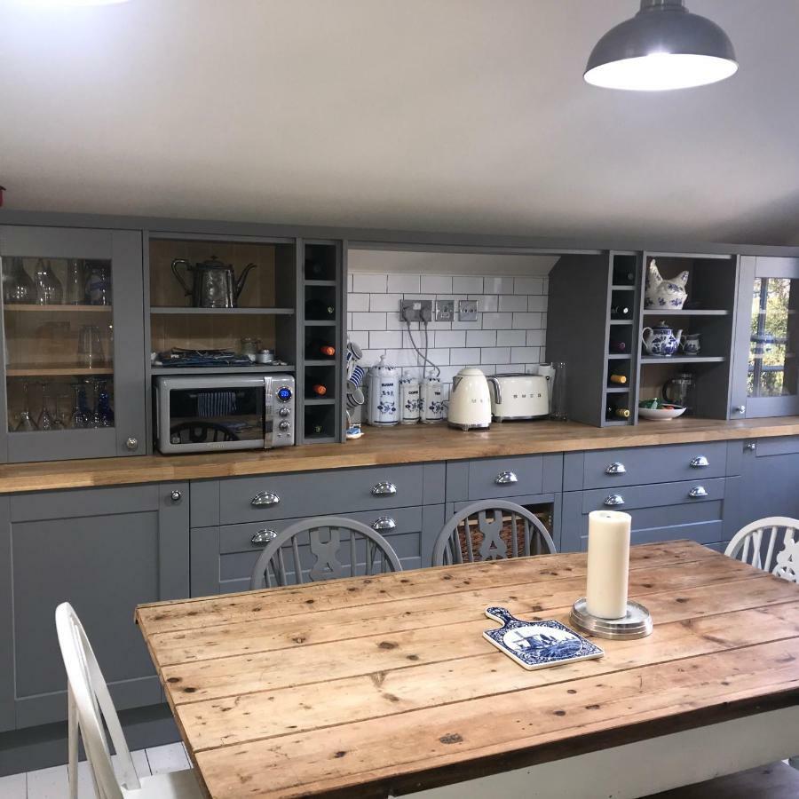 Monmouth House Apartments, Lyme Regis Old Town, Dog Friendly, Parking Exterior photo