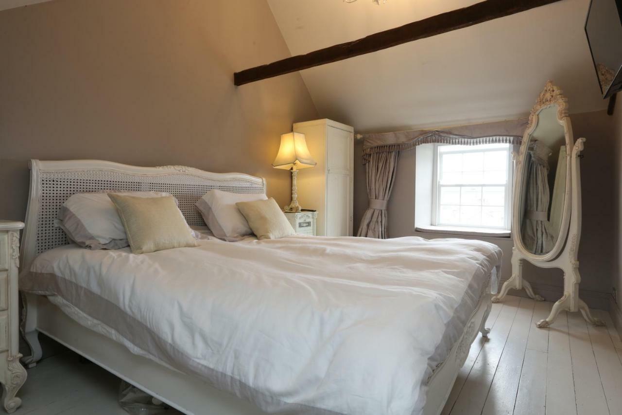 Monmouth House Apartments, Lyme Regis Old Town, Dog Friendly, Parking Exterior photo