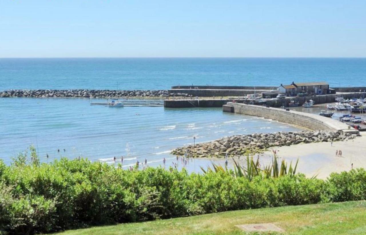 Monmouth House Apartments, Lyme Regis Old Town, Dog Friendly, Parking Exterior photo